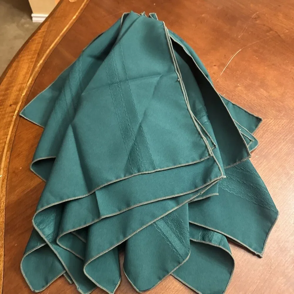8 Unbranded Napkins